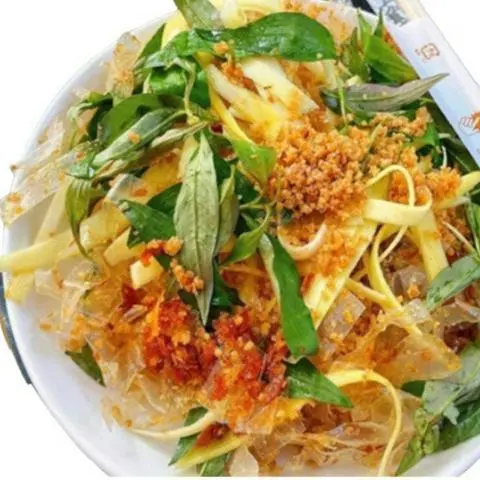 Hình ảnh bánh tráng trộn rau răm xoài sate