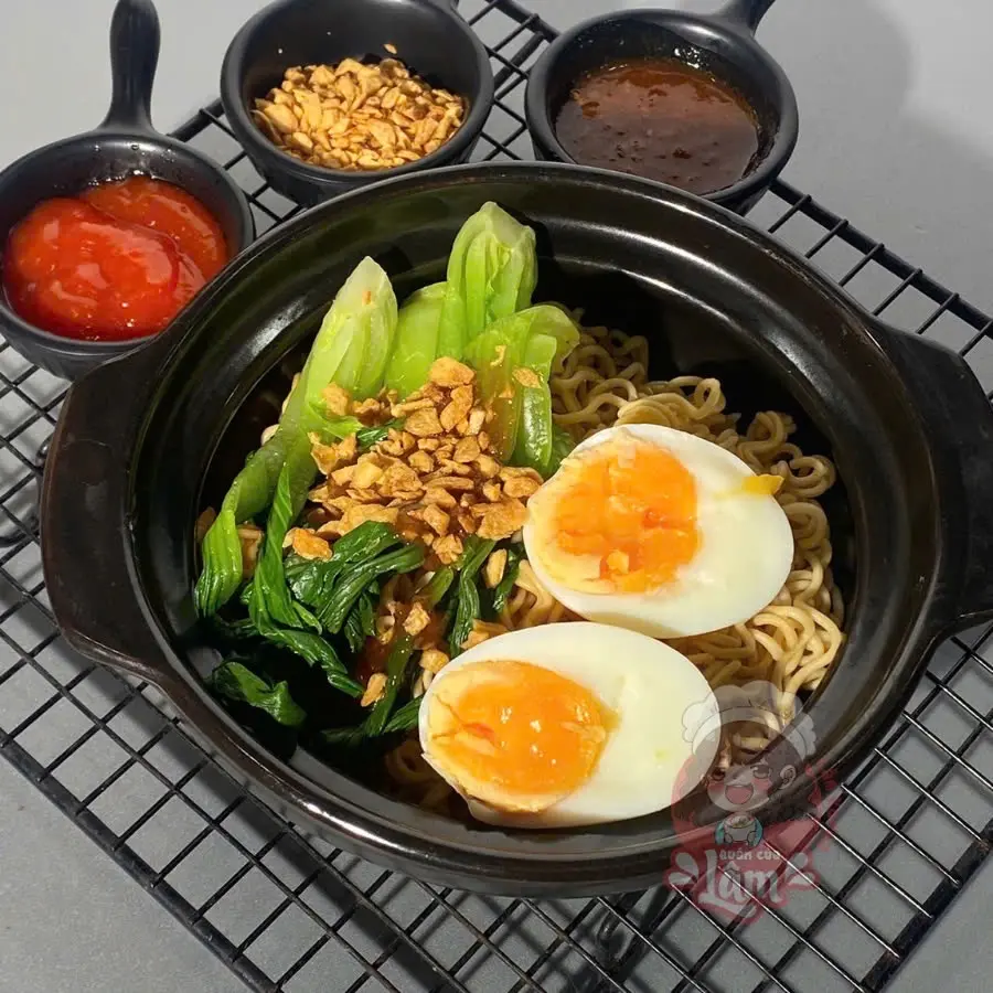 Hình ảnh Mì trộn trứng lòng đào