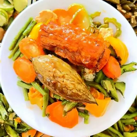 Hình ảnh Cơm khổ qua nhồi + đậu hủ ky