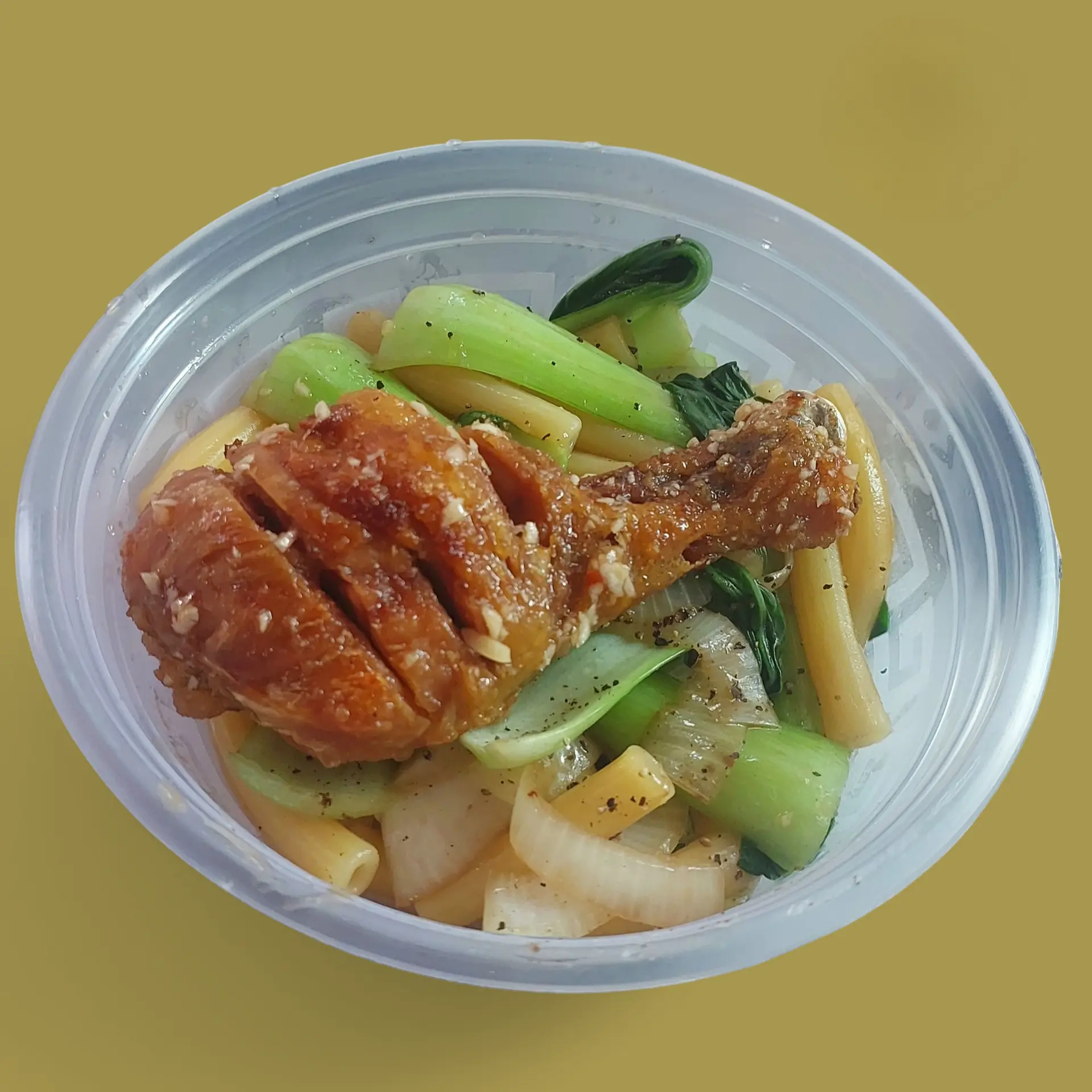 Hình ảnh Nui Xào Đùi Gà +trà Sữa Trân Châu đường đen 