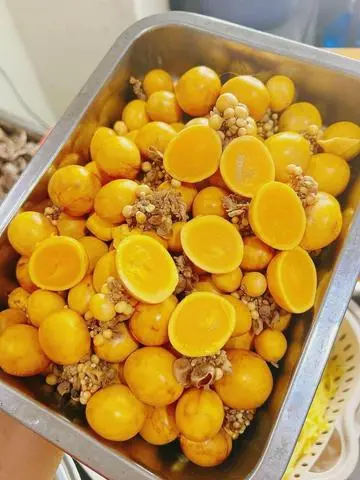 Hình ảnh Trứng non béo mụp sốt Thái - phần nhỏ 