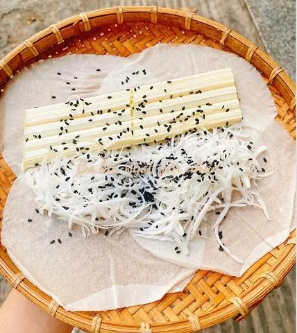 Hình ảnh 1 cuốn bò bía ngọt bự chảng