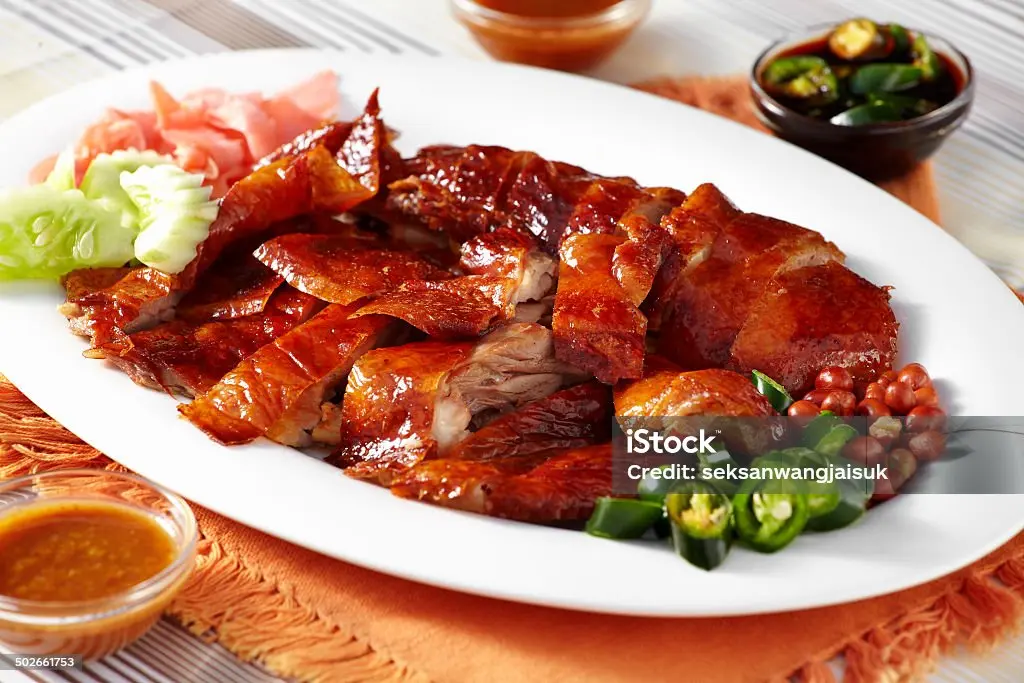 Hình ảnh Vịt quay sốt tiêu đen da giòn 1/4 con
