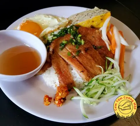 Hình ảnh Cơm tấm cường mập sườn chả ốp la