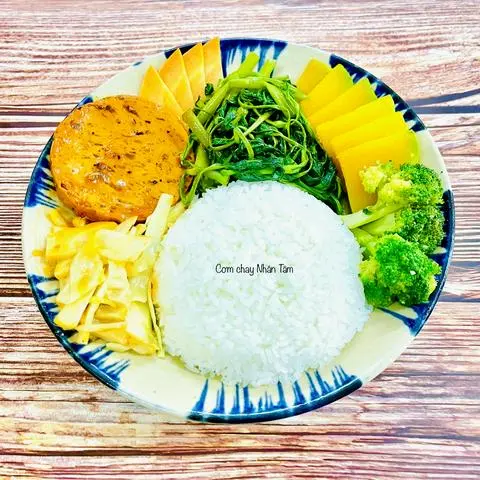 Hình ảnh Cơm chả nấm hương kho tiêu chay