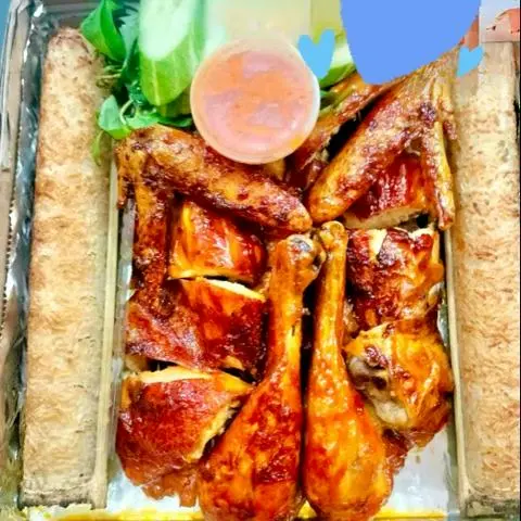 Hình ảnh gà nướng mắm nhĩ+ 2 cây cơm lam 