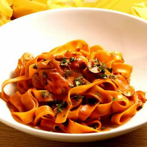 Hình ảnh Fettuccine with tomato cream sauce