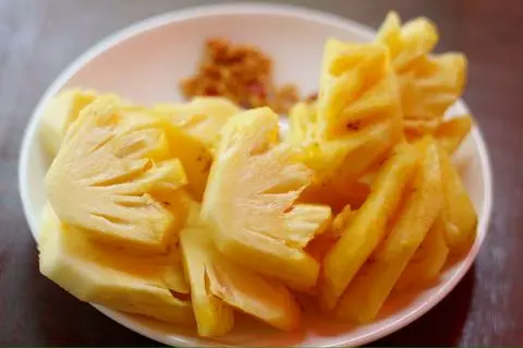 Hình ảnh Thơm chấm muối tôm