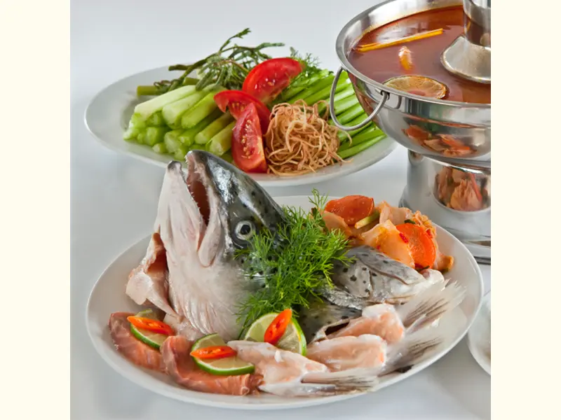 Hình ảnh Lẩu Thái Đầu Cá Hồi 3-5 Người Ăn