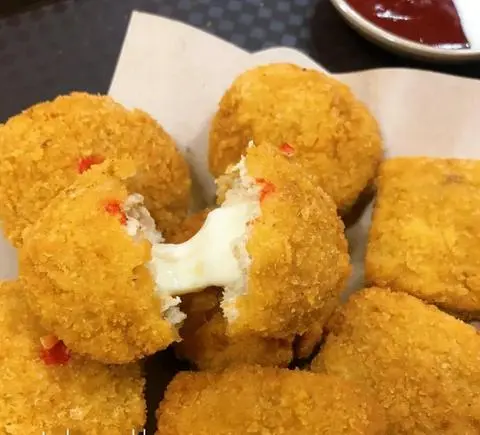 Hình ảnh Bánh Gà Phô Mai - 2 Cái