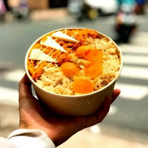 Hình ảnh Tô Gà Cay Phô Mai Trứng Muối