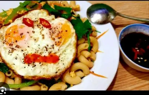 Hình ảnh Nui xào trứng 