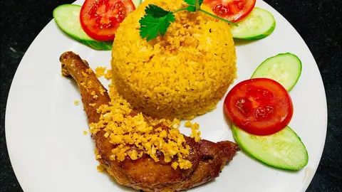 Hình ảnh Cơm Đùi Gà Sốt Mắm Tỏi