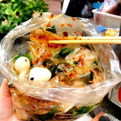 Hình ảnh Bánh tráng trộn tỏi ớt - 2 trứng