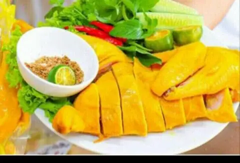 Hình ảnh gà Ủ muối hoa tiêu ( nửa con) kèm rau, dưa, nước chấm.