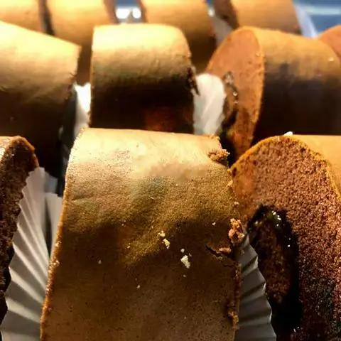 Hình ảnh Bông lan chocolate cuộn thơm