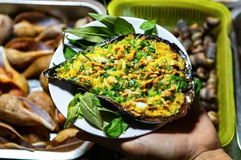 Hình ảnh Sò mai nướng mỡ hành + trứng