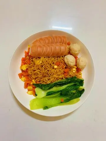 Hình ảnh Mì Cá Viên Xúc Xích
