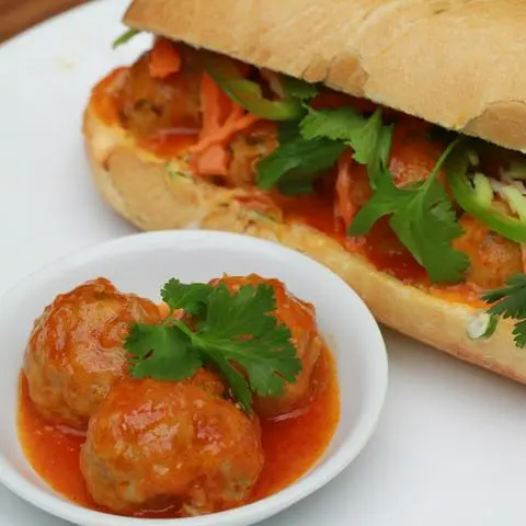 Hình ảnh Bánh mì xíu mại