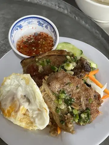 Hình ảnh Cơm Sườn Ốp La 