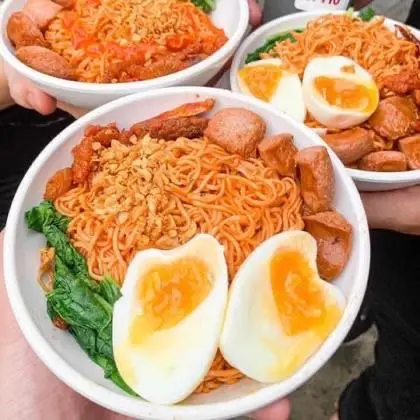 Hình ảnh Mì trộn muối ớt top mỡ trứng lòng đào 