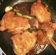 Hình ảnh Đùi gà tỏi hoặc ức sốt xá xíu