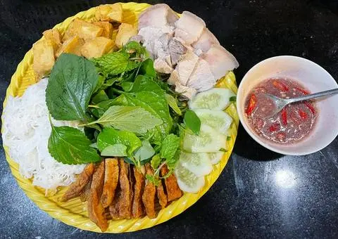 Hình ảnh Bún đậu + chả mực Hạ Long + thịt luộc