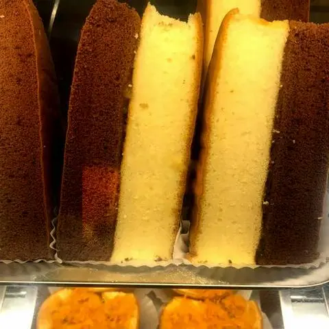 Hình ảnh Bông lan tam giác chocolate nhân thơm