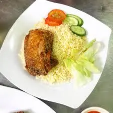 Hình ảnh cơm chiên má đùi gà mắm tỏi 