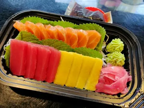Hình ảnh SASHiMi 3LOẠI, 8M CÁ HỒI, 4M CÁ NGỪ, 4M CÁ TRÍCH 