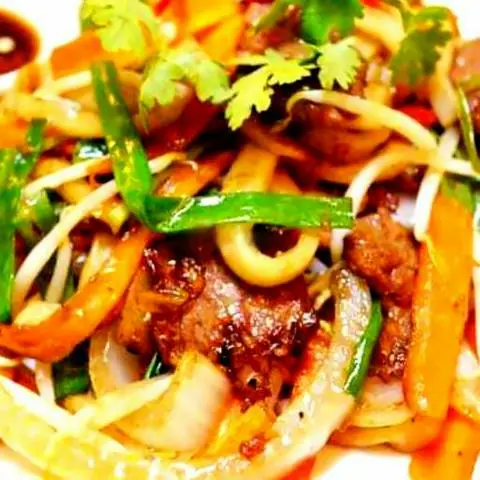 Hình ảnh Hủ tíu xào mực