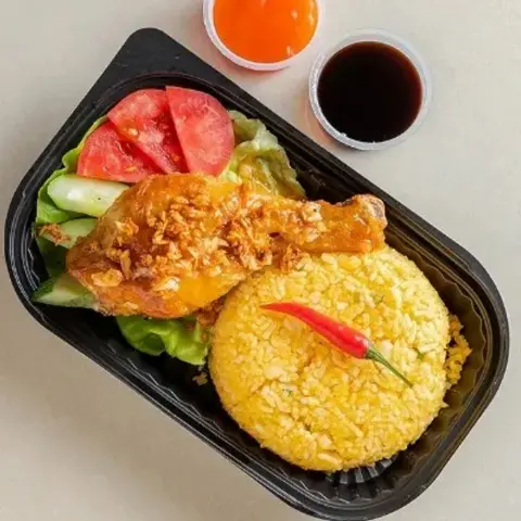 Hình ảnh Cơm đùi gà sốt mắm tỏi nhỏ