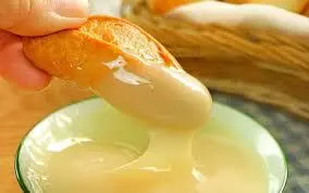 Hình ảnh Bánh mì chấm sữa 