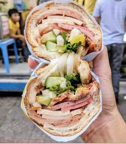 Hình ảnh Bánh mì thịt chả đặc biệt