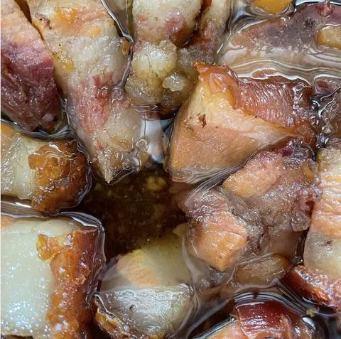 Hình ảnh Thịt Heo Quay Ram Mặn
