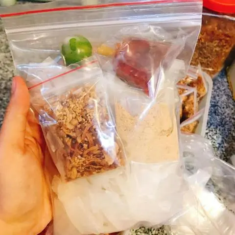 Hình ảnh Bánh tráng chấm muối béo