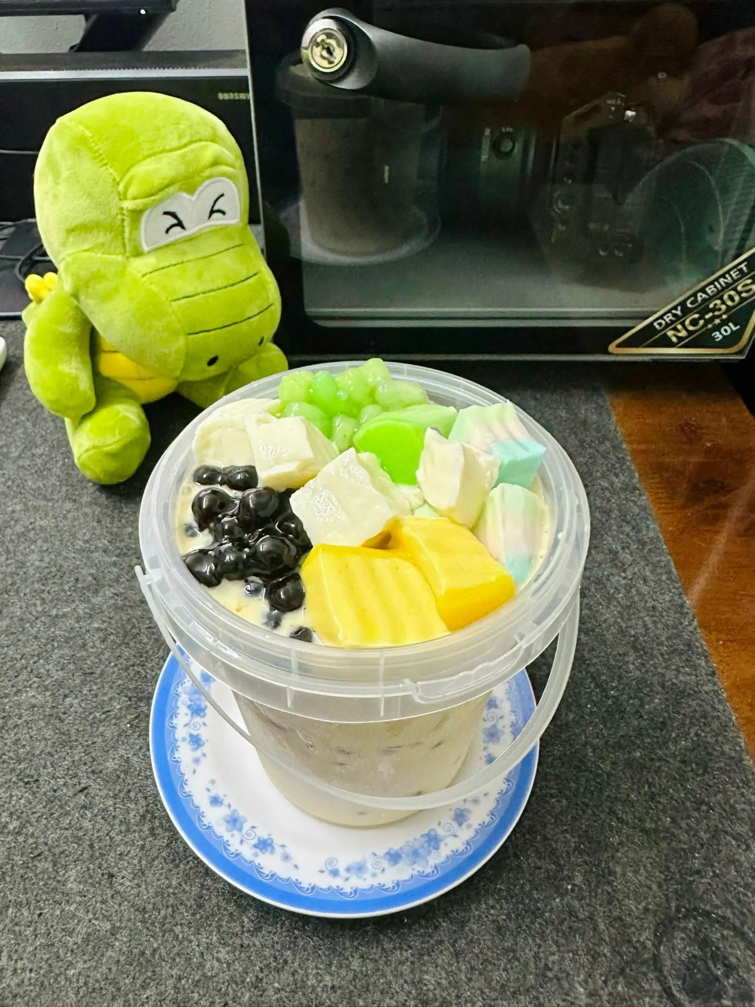 Hình ảnh Trà sữa truyền thống xô 1lít Full Topping