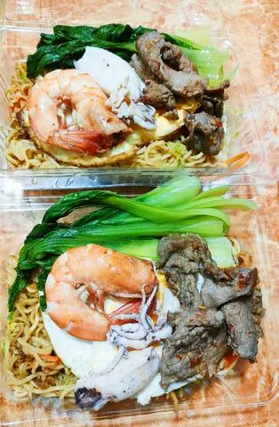 Hình ảnh Mì xào mắm tỏi đặc biệt