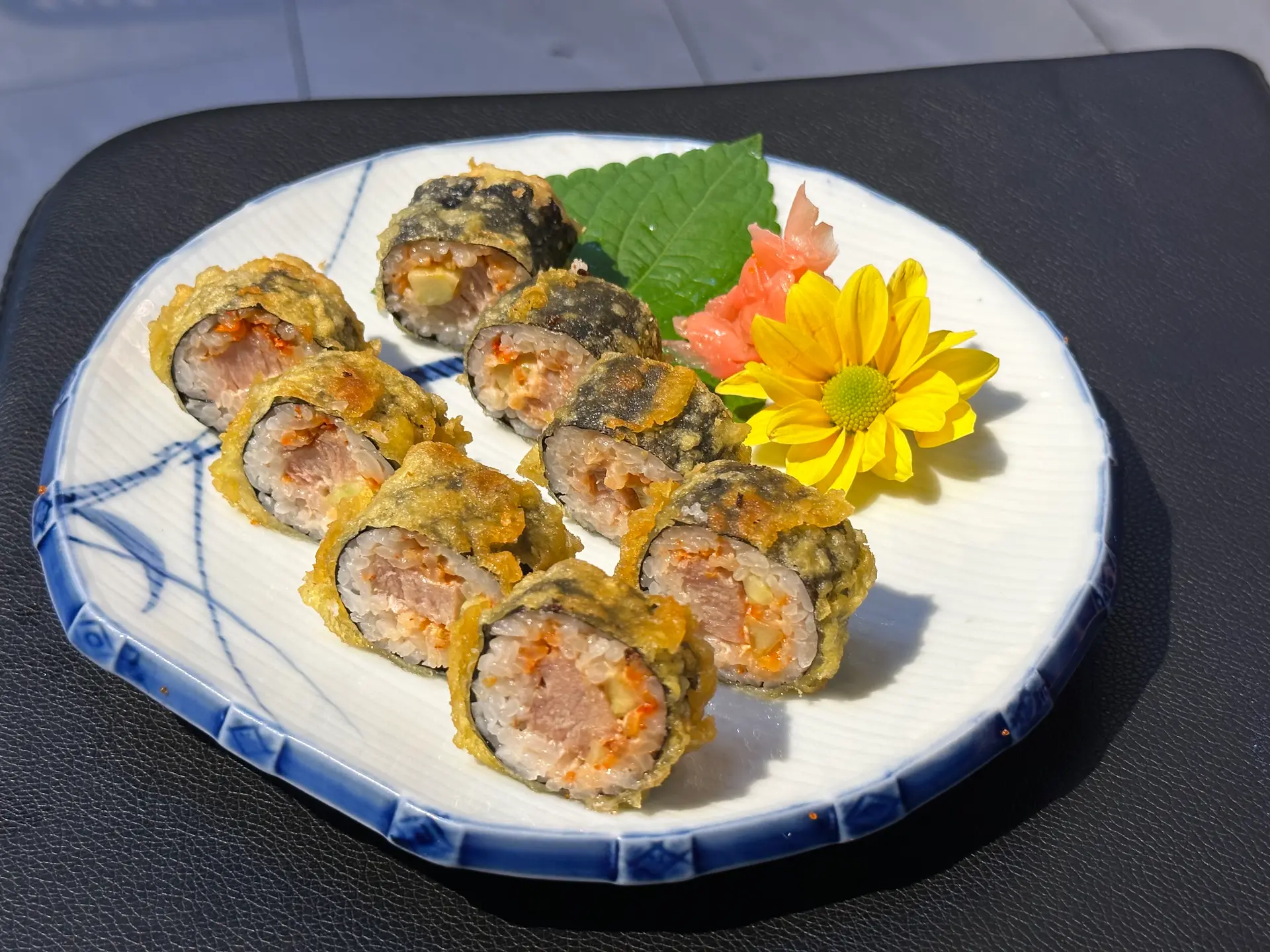 Hình ảnh Sushi chiên cá hồi - Spicy sake maki -F5