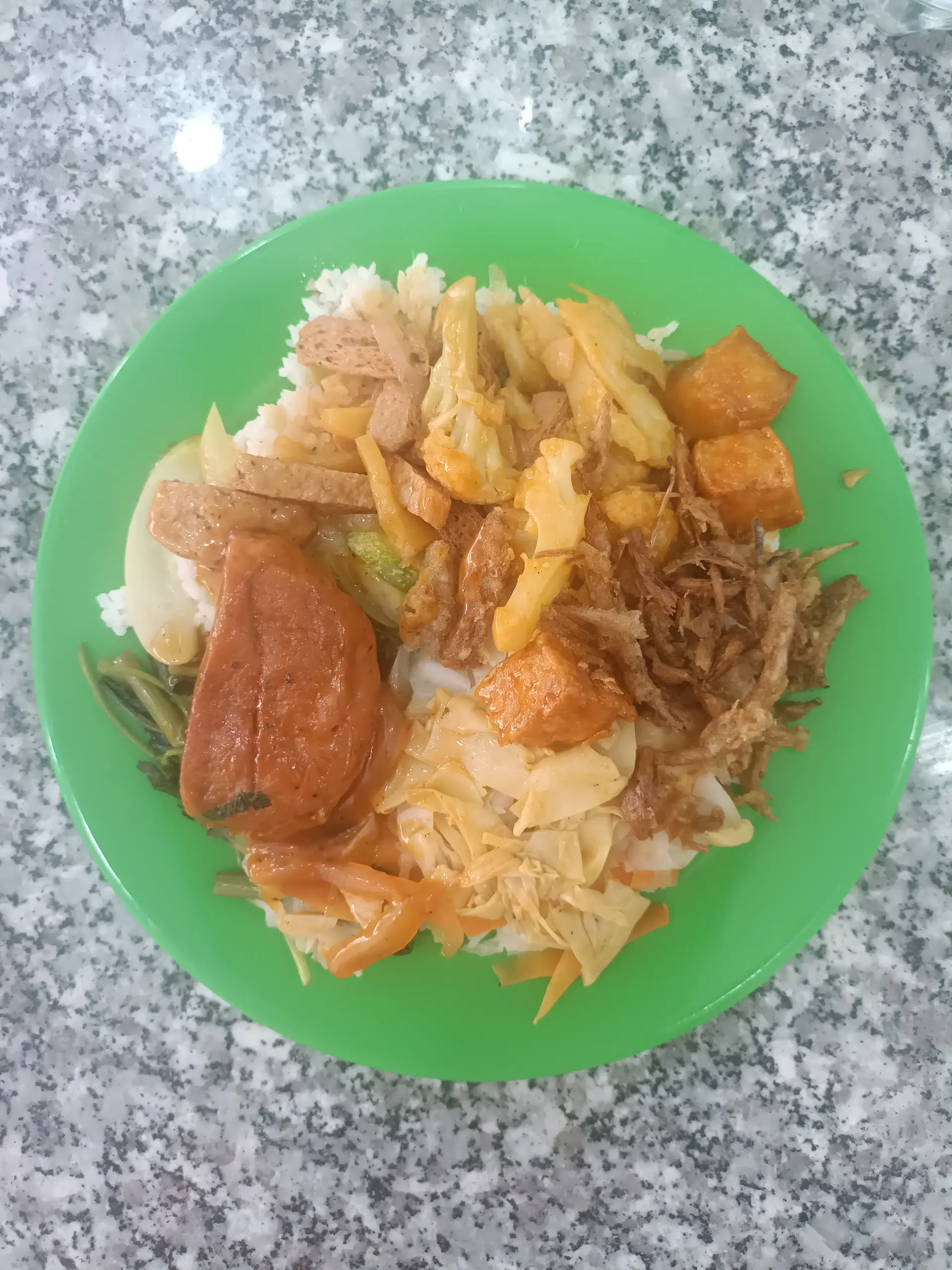 Hình ảnh Cơm thập cẩm chả chay kho
