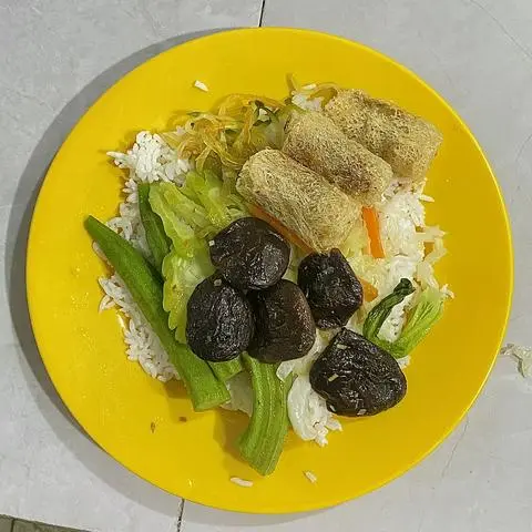 Hình ảnh cơm chả giò nấm đông cô