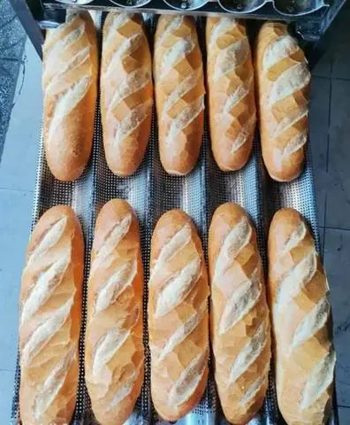 Hình ảnh Bánh mì trung