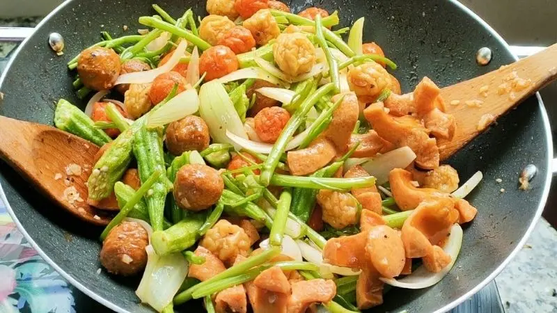 Hình ảnh Combo Cá Viên Chiên Sốt Mắm Tỏi Phần Nhỏ