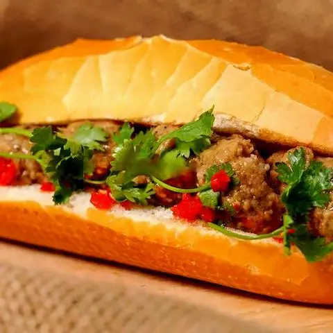 Hình ảnh Bánh mì xíu mại đặc biệt