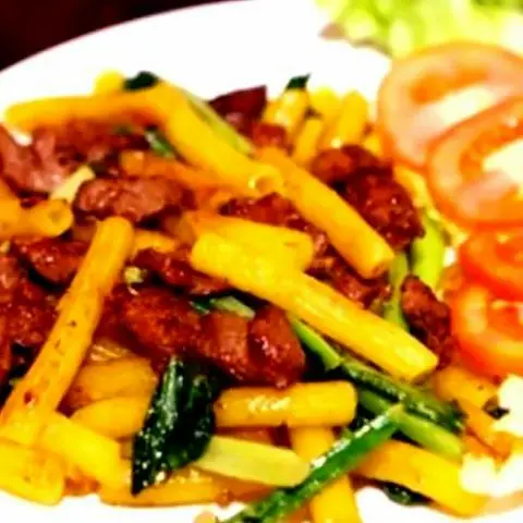 Hình ảnh Nui xào thịt heo