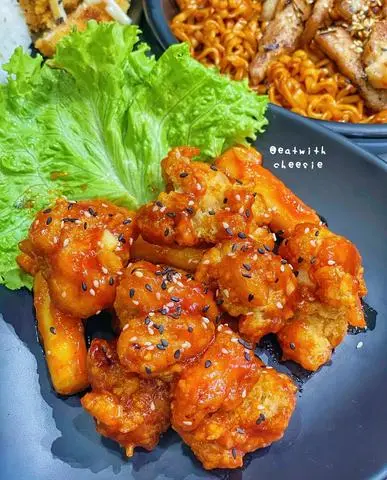 Hình ảnh Gà tokbokki sốt mật ong