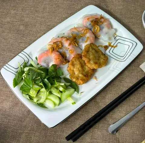 Hình ảnh Bánh cuốn tôm + Chả mực