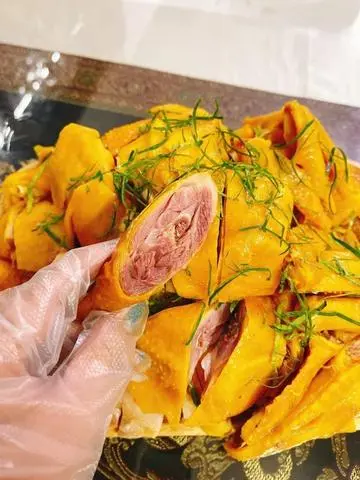 Hình ảnh Gà Ủ Muối Nguyên Con Đầy Đủ Loại 1