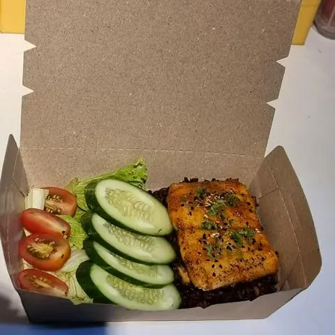 Hình ảnh Cá basa nướng - salad mix