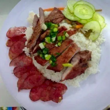 Hình ảnh Cơm Tấm Lạp Xưởng+ Bì Thịt